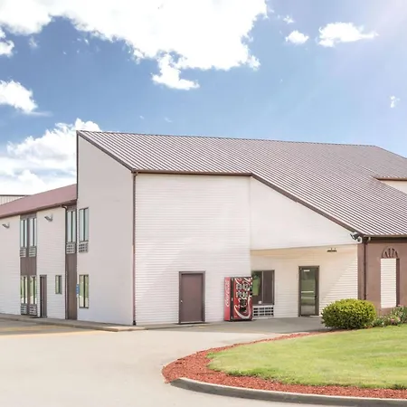 Super 8 By Wyndham Marshall