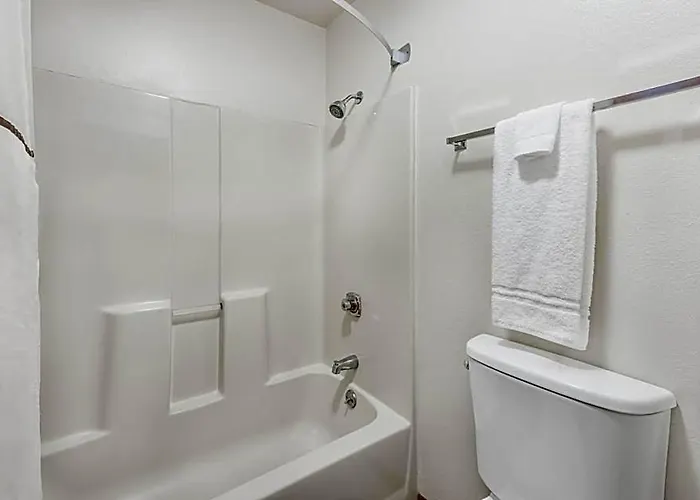 Super 8 By Wyndham Motel 2*