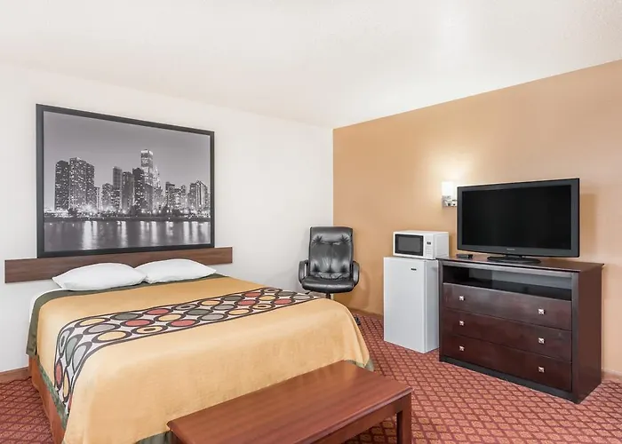 Super 8 By Wyndham Motel Marshall