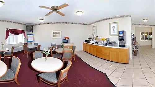 Super 8 By Wyndham Marshall